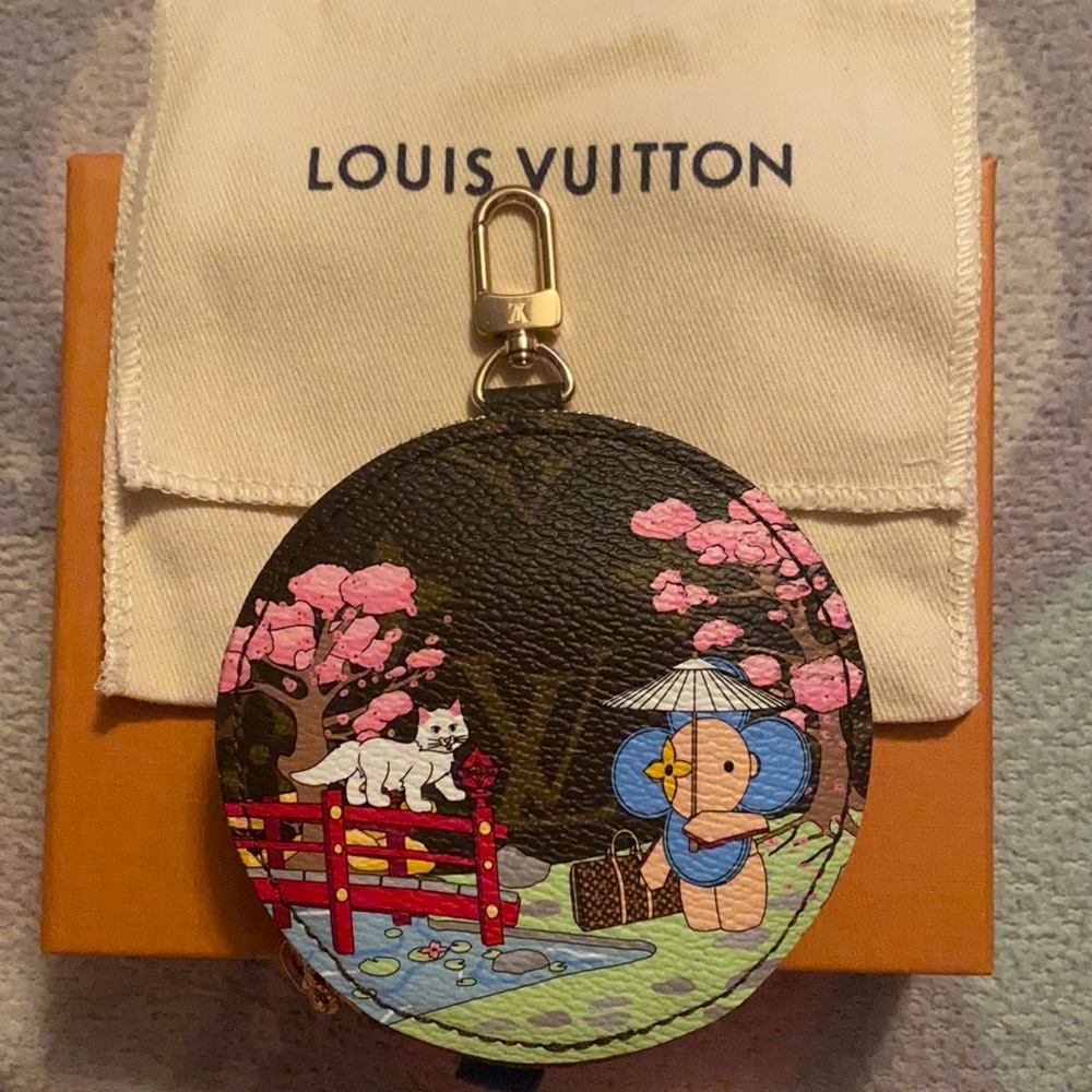 Louis Vuitton Christmas Animation 2021 Japan Round Coin Purse NEW